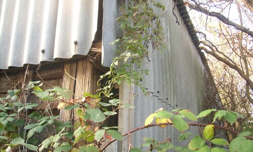 Asbesthaus - Site: Facade cover made of asbestos cement, eternite, artificial slate | © 2019, CRB Analyse Service GmbH | © CRB Analyse Service GmbH